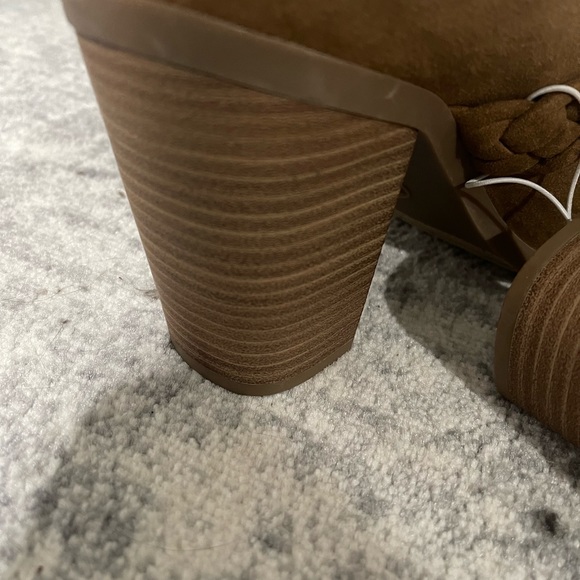 Universal Threads Mule - Picture 6 of 6